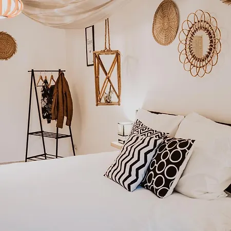 Leonie Apartment